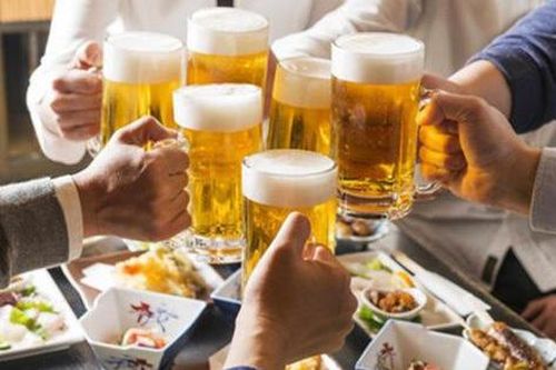 Quy định ép rượu bị phạt tới 3 triệu hiệu lực từ tháng này: Vẫn băn khoăn chuyện 'tố giác' bạn nhậu