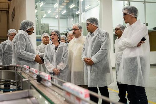 Các Đại sứ ASEAN ấn tượng trước cụm trang trại công nghệ cao lớn nhất châu Á của Tập đoàn TH