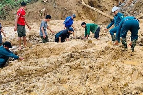 Quảng Nam: Đã tìm thấy 1 thi thể cán bộ xã Phước Lộc