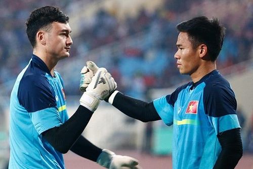 Nguyên Mạnh và cơ hội vượt qua Văn Lâm ở tuyển Việt Nam