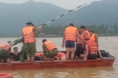 Tìm thấy thi thể 4 nạn nhân bị lũ cuốn