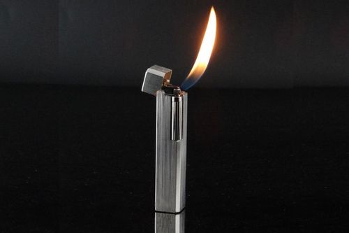 Hành khách có được mang bật lửa lên máy bay?