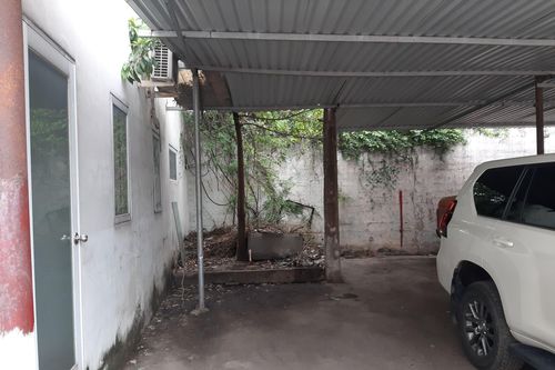 Người đàn ông tử vong với vết dao cứa cổ