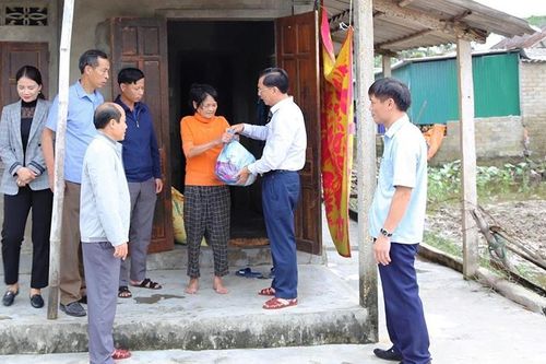 Nỗ lực ổn định đời sống, khôi phục sản xuất