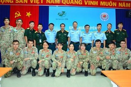 Huấn luyện vận chuyển y tế đường không cho Bệnh viện Dã chiến cấp 2 số 3