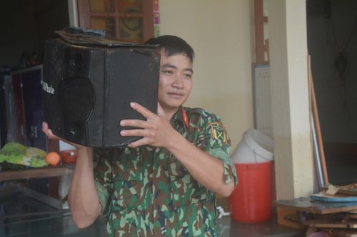 Sư đoàn 324, Quân khu 4 giúp dân sau lũ