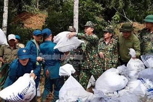 Sáng mãi hình ảnh Bộ đội Cụ Hồ trong bão lũ