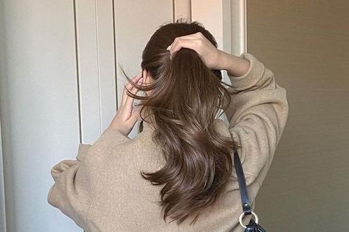 Thêm thứ này vào dầu gội tóc sẽ bóng mượt, không rụng