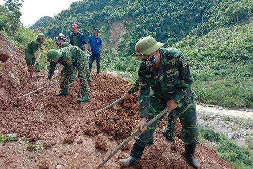 Khắc phục sạt lở trên một số tuyến đường khu vực biên giới tỉnh Nghệ An