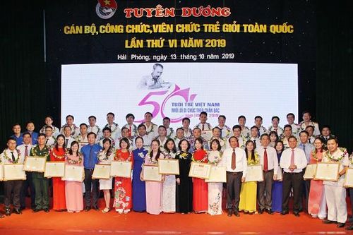 Tuyên dương 56 gương cán bộ, công chức, viên chức trẻ giỏi toàn quốc 2020