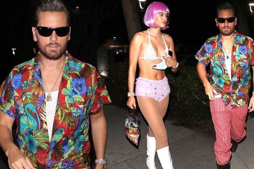 Mỹ nhân 19 tuổi mặc hở bạo đi chơi Halloween cùng 'trai hư' Scott Disick