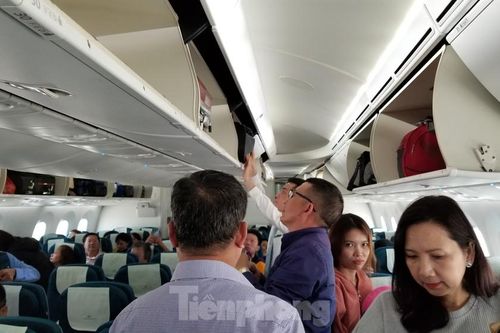 Chuyến bay dừng cất cánh vì hành khách bật lửa trên máy bay