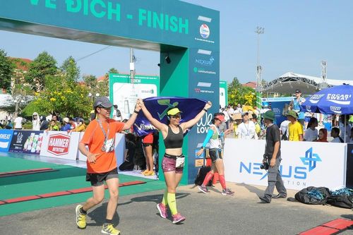 Gần 6.800 người chạy Marathon 'chống biến đổi khí hậu' ở Hậu Giang