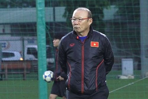 HLV Park hò hét, nghiêm khắc 'bất thường' với U22 trong ngày đầu hội quân