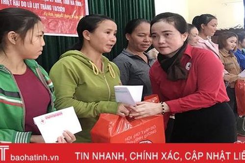 Hội Chữ thập đỏ tỉnh Bình Dương trao 1.000 suất quà cho 2 xã vùng thượng Kỳ Anh
