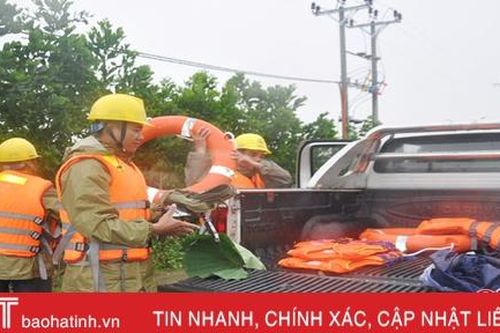 Điện lực Hà Tĩnh cấp điện trở lại cho 100% khách hàng ảnh hưởng mưa lũ