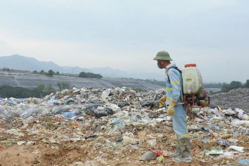 Hà Nội khắc phục mùi ô nhiễm tại bãi rác Nam Sơn