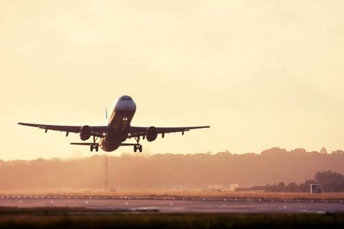 Vì sao lại xuất hiện cảm giác đau tai khó chịu mỗi khi đi máy bay?