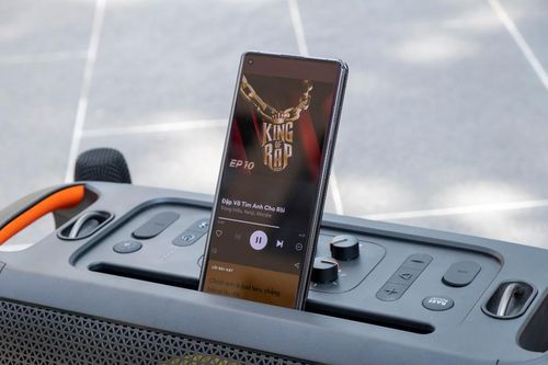 Dùng thử loa Bluetooth JBL PartyBox On The Go: Thiết kế lạ, điểm cộng ở chất âm