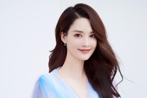 Lý Thấm lôi kéo Dương Dương, Đặng Luân và Tiêu Chiến để đánh bóng tên tuổi?