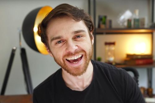 YouTuber bỏ việc để làm video kiếm hơn 2,2 tỉ đồng mỗi năm