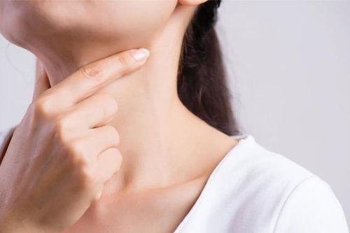 Khi bệnh tuyến giáp bắt đầu trở thành ung thư, trên cơ thể sẽ có 3 dấu hiệu này