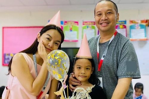 Phạm Quỳnh Anh cùng chồng cũ tổ chức sinh nhật, thể hiện tình cảm với con gái ở lớp học
