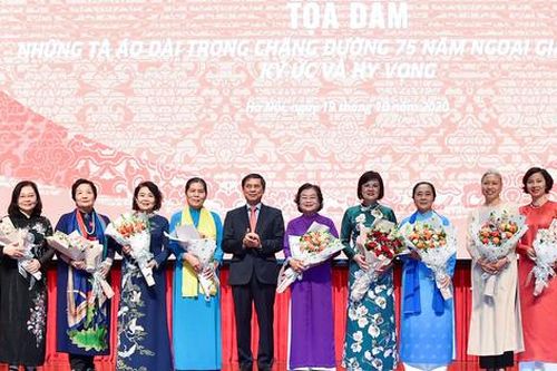 Những tà áo dài trong chặng đường 75 năm Ngoại giao Việt Nam