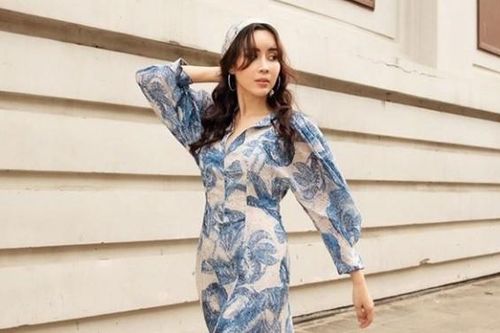 Muôn sắc váy đầm tràn ngập street style của mỹ nhân Việt ngày nắng