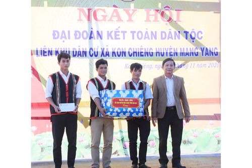 Bí thư Huyện ủy Mang Yang dự Ngày hội Đại đoàn kết toàn dân tộc liên khu dân cư xã Kon Chiêng