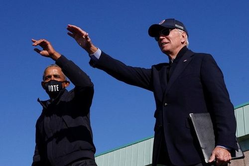 Ông Obama lại sát cánh cùng ông Biden