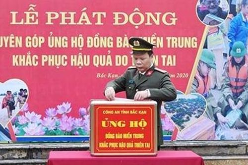 Quyên góp ủng hộ đồng bào miền Trung