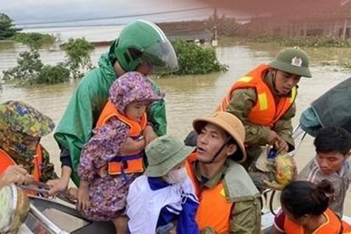 Mưa to thêm thủy điện xả lũ, nông thôn mới còn 2 bàn tay trắng