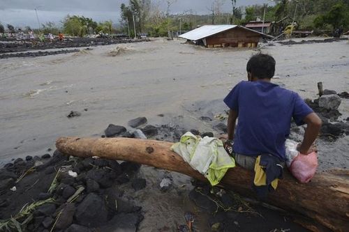 Philippines gánh chịu bi kịch kép siêu bão và đại dịch