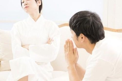 Phát hiện chồng chuyển hơn 19 tỷ đồng 'phí chia tay' cho người yêu cũ, vợ liền nộp đơn kiện đòi tiền và nhận lời phản pháo gây xấu hổ