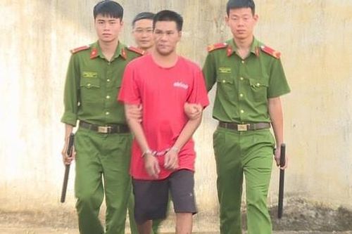 Vào nghĩa trang viếng mộ thì gặp cướp, cách xử lý của cô gái trẻ khiến ai cũng ngả mũ khâm phục