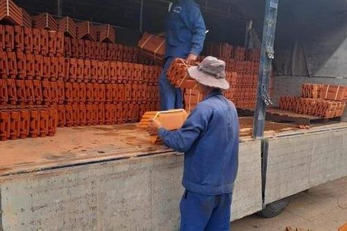 Cảm động hình ảnh người dân Quảng Ngãi đùm bọc nhau sau bão lũ lịch sử
