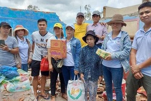 Người đàn ông ròng rã gần 1 tháng trời cứu trợ đồng bào miền Trung giữa hiểm nguy bão lũ