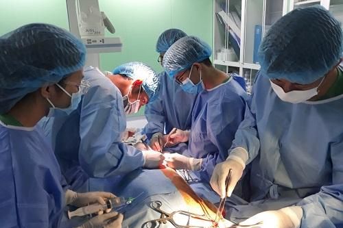 Tắc nghẽn mạch máu người đàn ông suýt phải cắt chân