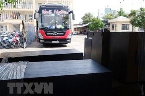 Ô tô giường nằm vận chuyển hàng hóa không rõ nguồn gốc