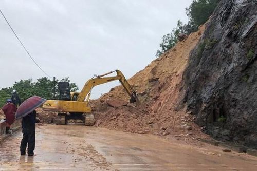 Có thể nổ mìn trên rú Nguộc để chống sạt lở