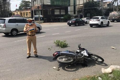 Tai nạn thương tâm, xe tải cán chết cô gái trẻ