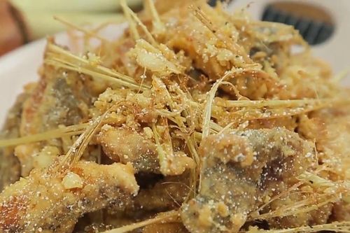 Học làm cá rang muối sả chuẩn vị