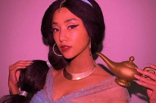 Salim bị chỉ trích vì cosplay công chúa da đen