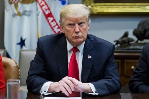 Động thái lạ của ông Trump trên Facebook