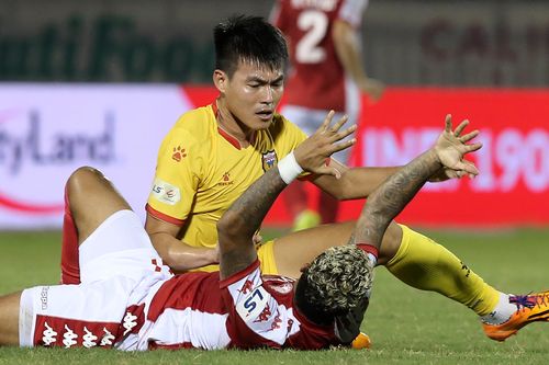 Cựu trung vệ U23 Việt Nam nổi nóng với ngoại binh CLB TP.HCM