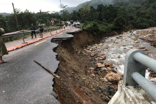 Ngành giao thông tập trung khắc phục hậu quả mưa tại miền Trung