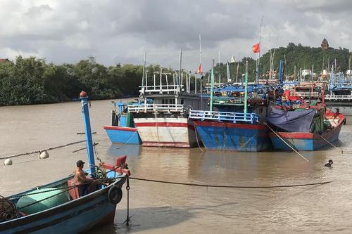 Sáng 4-11, Phú Yên ra lệnh cấm biển ứng phó bão số 10
