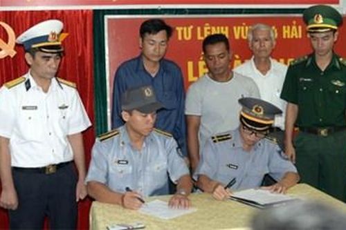 Đưa 6 ngư dân gặp nạn vào bờ an toàn