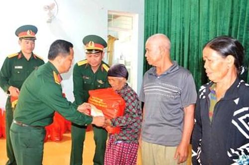 Bộ chỉ huy quân sự tỉnh Gia Lai trao quà, bàn giao nhà tình nghĩa tặng gia đình có công với cách mạng